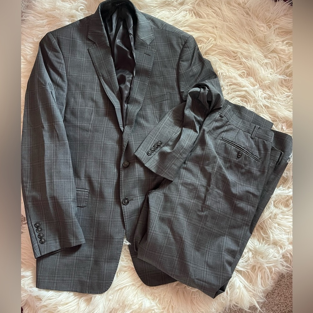 Calvin Klein Men's Gray Plaid 100% Wool Suit Jacket & Pants 44L